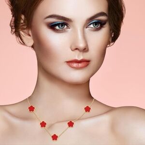 Elegant Stainless Steel Gold Plated Clover Necklace.